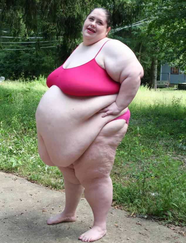 女子重达500多斤，走路就是锻炼，但是她的黑人老公对她疼爱有加