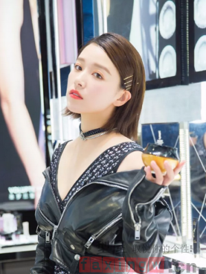 今夏这款最酷女生发型给你一个变身的机会