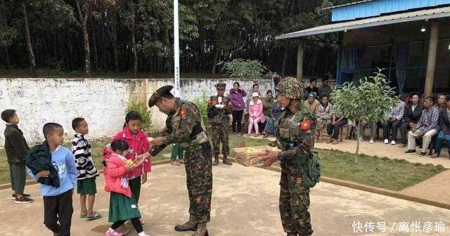 缅军在果敢乡间的“亲善”摆拍
