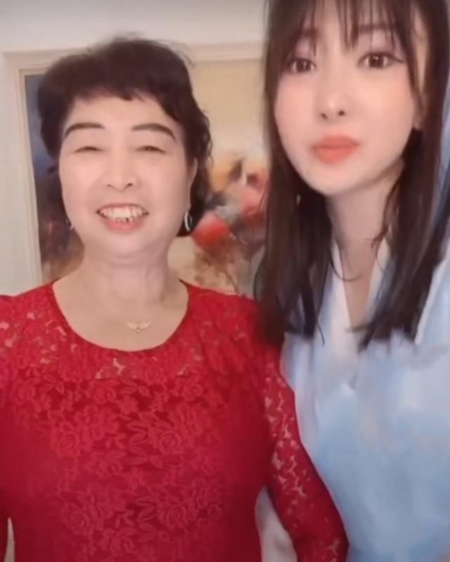 『柳岩』柳岩妈妈曝选女婿条件遭女儿吐槽要求太多，柳岩称沟通的好就行