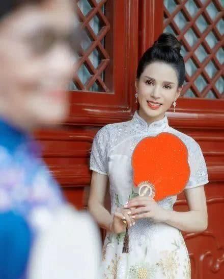  【神仙姐姐】旗袍照惊艳全网，还是当年的神仙姐姐，这颜值真52岁了吗？