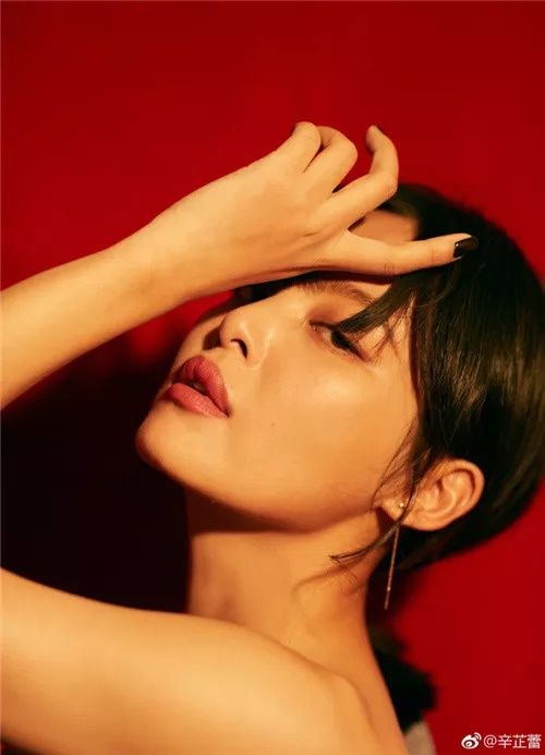 辛芷蕾的饱满唇才是性感女人标配