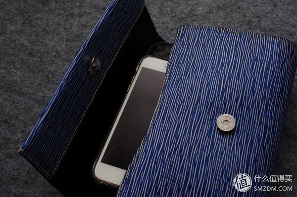 坡县入手，据说是断货配色的LV Clry手袋