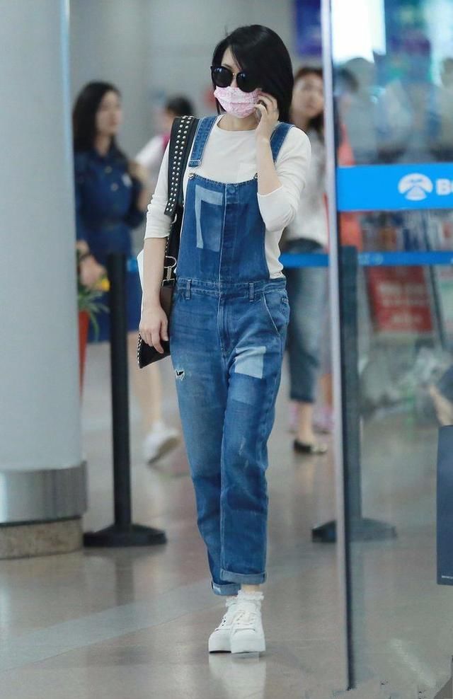 许晴不是扮嫩，是真少女！穿一身牛仔衣美出新高度，一点都不显老