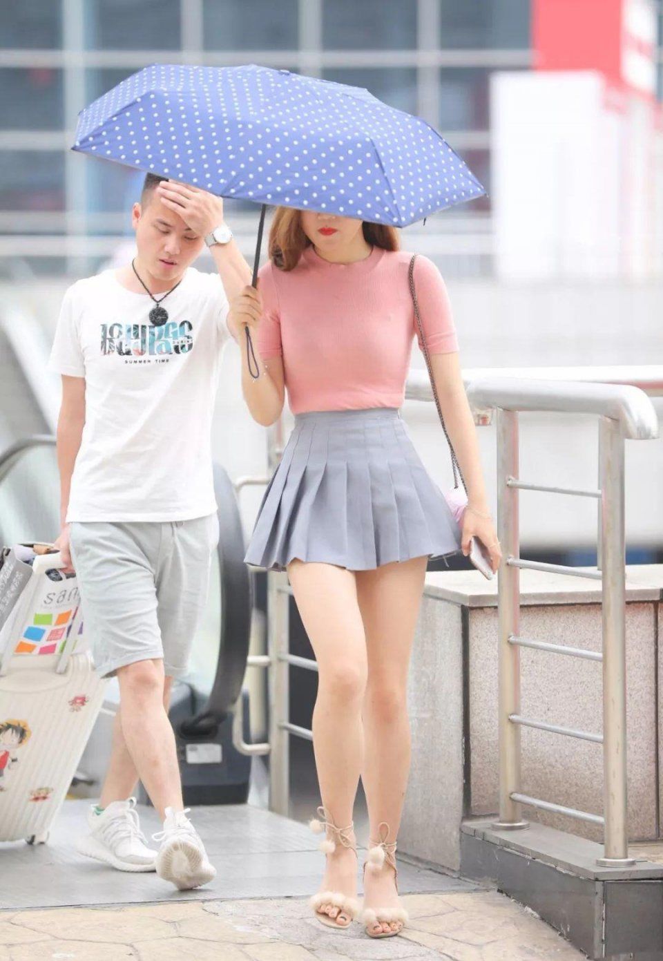 街拍:精致俏佳人，老婆的不二人选!