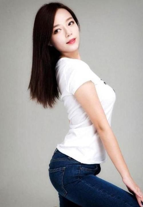 牛仔裤的穿搭,气质十足,展现迷人风姿,令人倾心