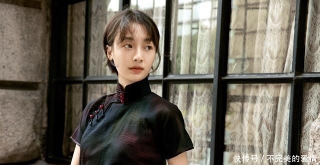『 唯一』如今愈发有气质，穿旗袍优雅动人！，张嘉译唯一捧不红的“女儿”