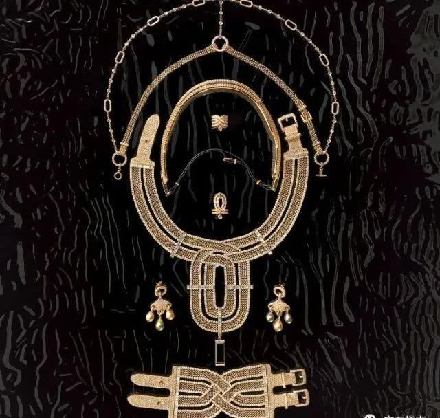  盛大的庆典：Hermès 高级珠宝系列：灵感源自品牌最具代表性的马术主题及丝巾作品