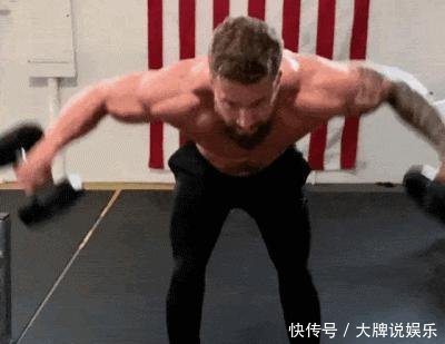 光膀子：肌肉男结婚光膀子上阵，为什么他们不喜欢穿衣服