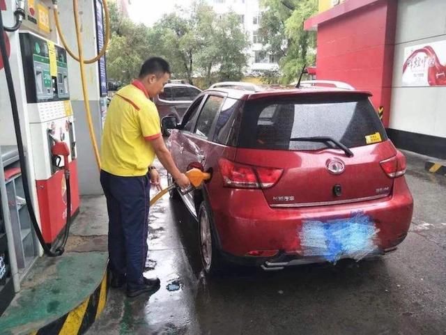 来自新手车主的困惑：中石化和中石油，哪个加油站的油更耐烧？