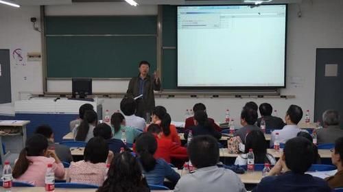  #美女#“美女校长”胡红梅的下台，为这几类教师敲响了警钟，应该反思