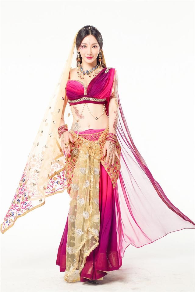 柳岩太有韵味了，桃粉色舞裙美艳动人，这身材让人服气