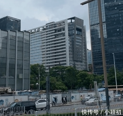  矗立@广东深圳：寸土寸金的城中心，矗立一座祠堂，谁拆就把他公