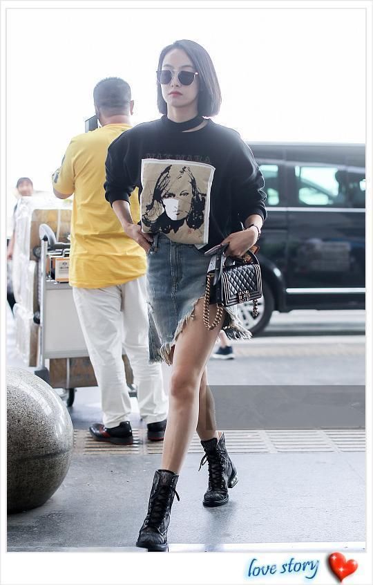 秀腿我只服宋茜！牛仔裙一边长一边短，网友：这是定制的么？