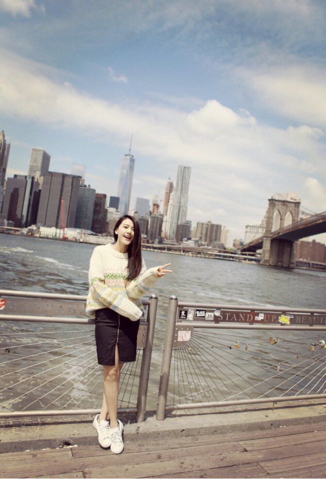 街拍中的扛把子高圆圆，完美诠释多重风格，网友:不愧是女神