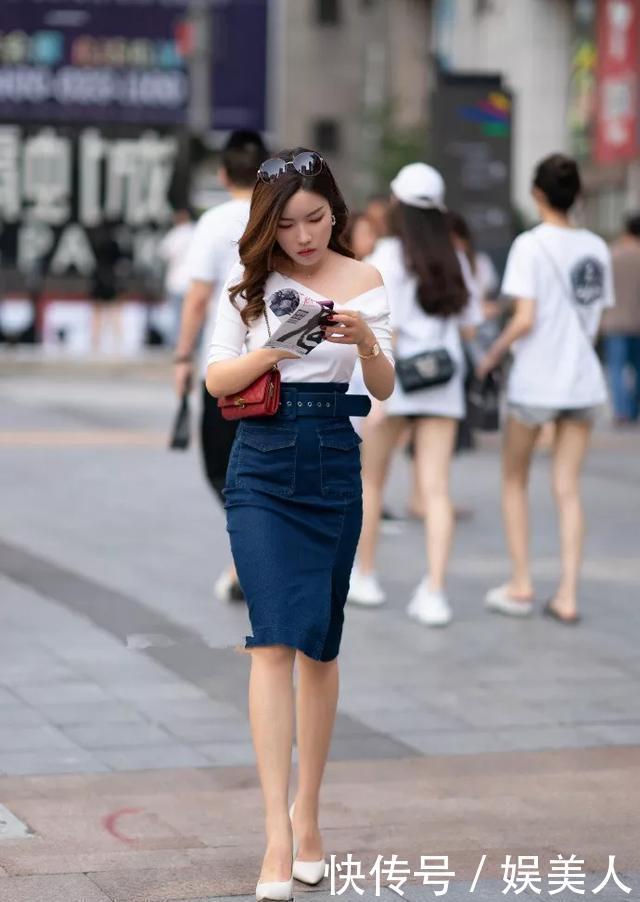 #美女#白色的尖头高跟鞋充满了清新与靓丽,同时让美女看起来更加的唯美