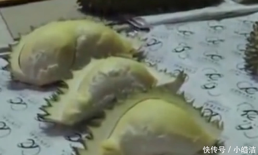 中国游客到泰国旅游，买了5个榴莲10个柿子，结账时却“呆住”了