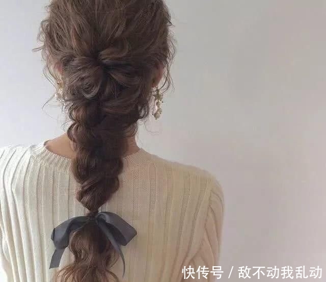 【半丸子头】一根皮筋就能搞定的7款发型,前三款超简单,手残党也能轻松学会