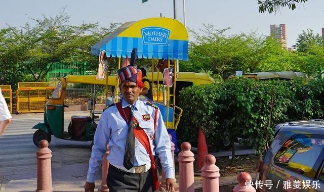 中国游客到印度旅游，看见满大街的传统服饰为什么中国做不到