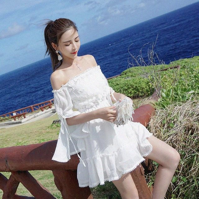 今年夏天姐姐买了好多小白裙，一件比一件漂亮