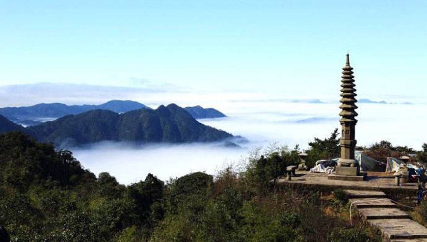 湖南郴州一个县，和广东韶关接壤，拥有莽山景区
