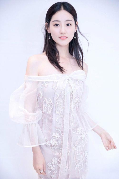 杨幂没有选错了，旗下艺人祝绪丹，颜值直逼迪丽热巴！