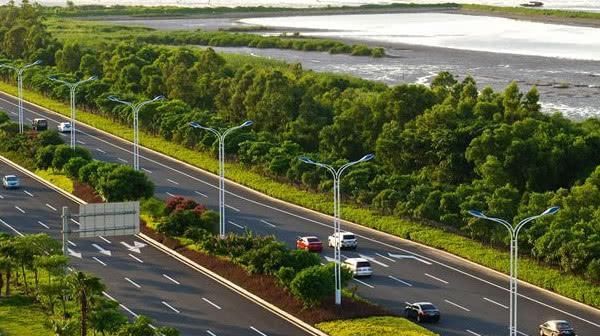 中国最宜居城市，与香港隔海相望，现已成为二线