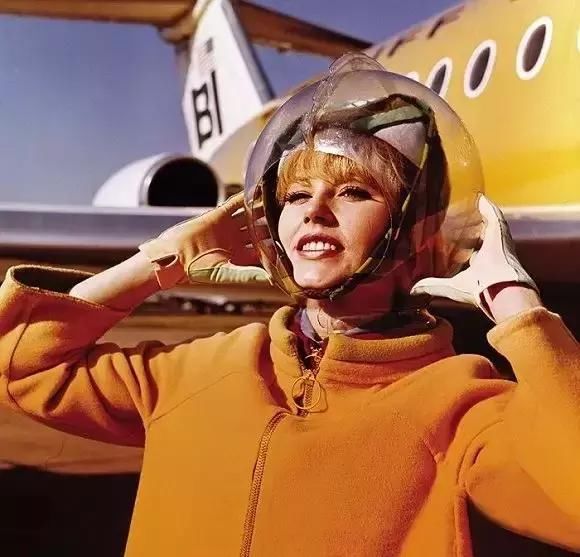 空姐制服的百年演变史,让你明白制服诱惑的真正原因