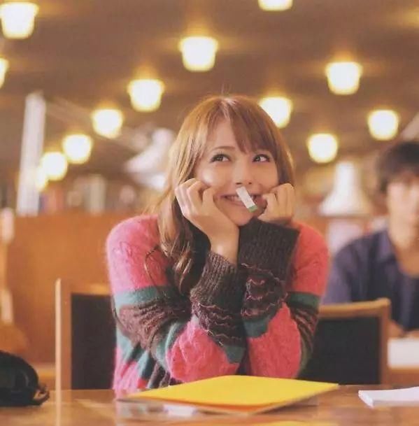 好奇| 霓虹素颜最美女星是30岁的她?翻完她的Ins我才真的服了...