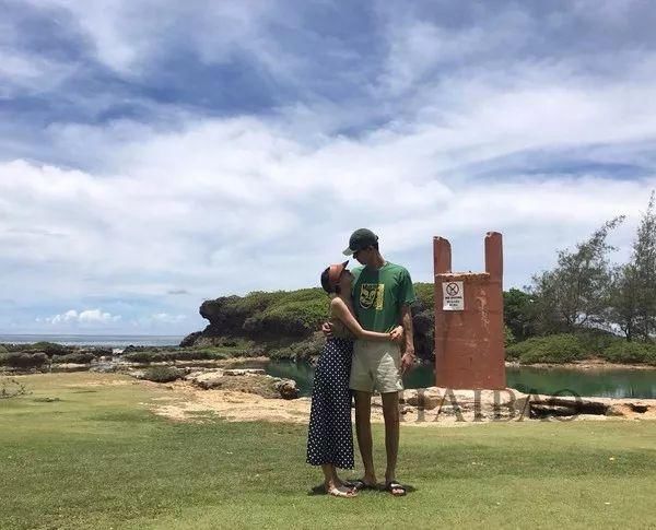 羡慕|靠“虐狗”合照火爆INS，这对韩国小夫妻也太甜了?