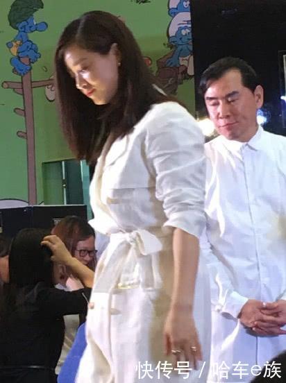 蒋欣为了遮住那2斤大白肉，居然穿成这样 网友：真是费尽心机啊