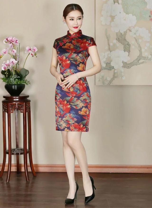 真丝旗袍高品质，女人一穿别样美！