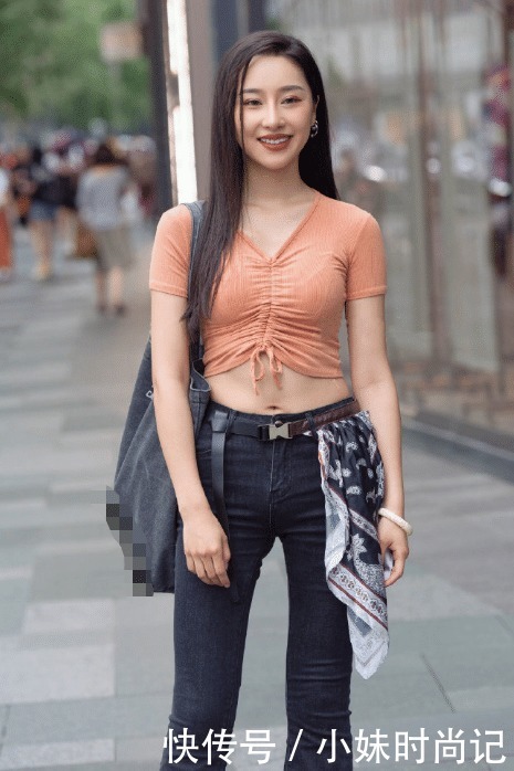 迷人|小姐姐的复古文艺穿搭, 自信又美丽的笑容很是迷人!