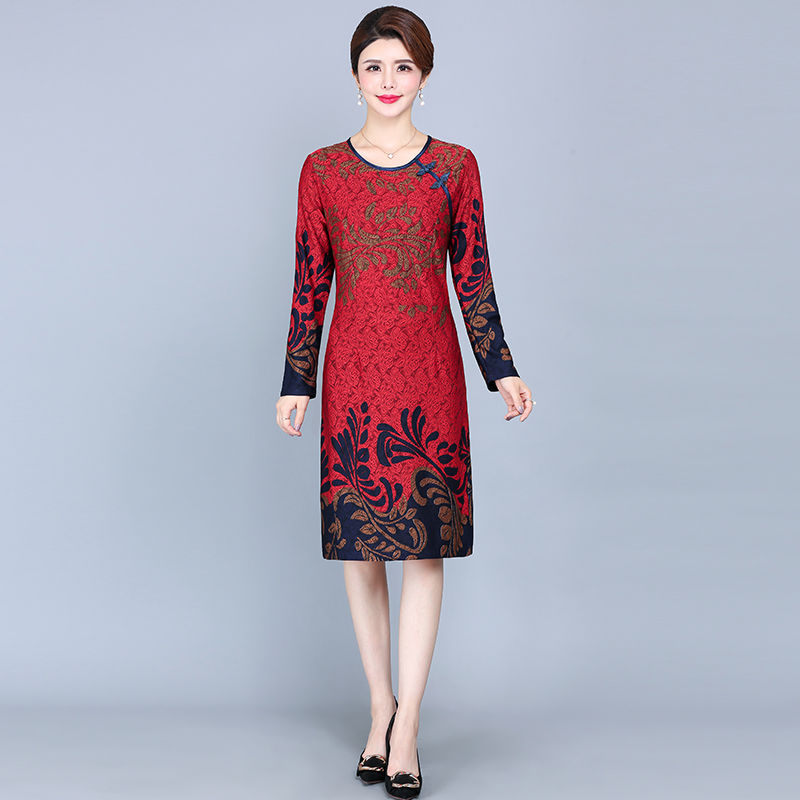 中国改良旗袍火了，气派婉约动人，民国风十足，适合45岁女人