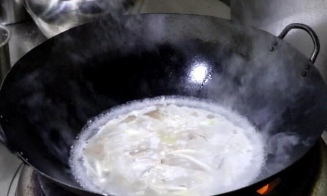 『下入猪肚』猪肚怎么做才好吃?大厨教你一种做法,好吃又下饭,一上桌就抢光
