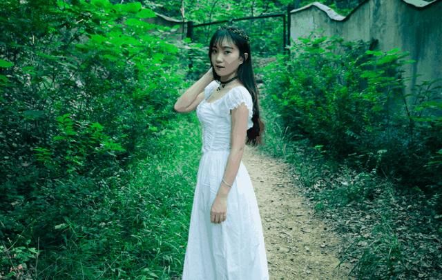 有这4个特征的女生，淡妆浓抹总相宜！