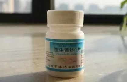  【想养】想养好富贵竹就要先养根，用2种“过期药”兑水浇1浇，根系疯长！