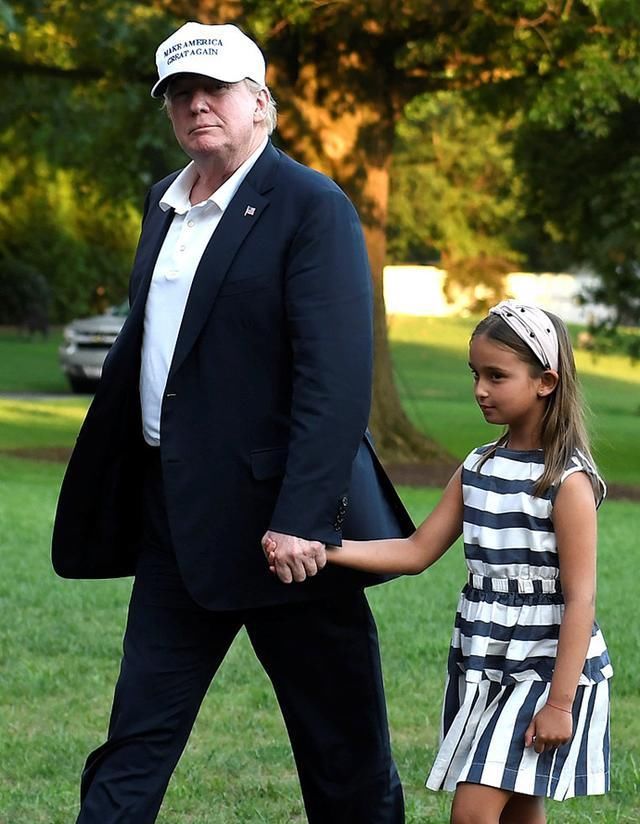 伊万卡混搭拖鞋气质越变越好，网友：为啥女儿颜值变低了？