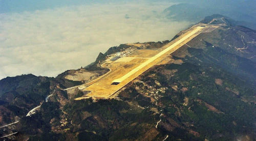 国内最“折腾”的机场，为了修建2.2公里的跑道，削平65座山