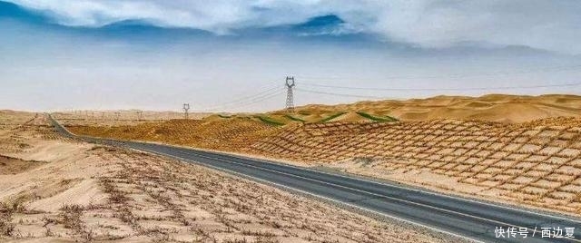  【一条】中国沙漠里的一条公路，每四公里有一口水井