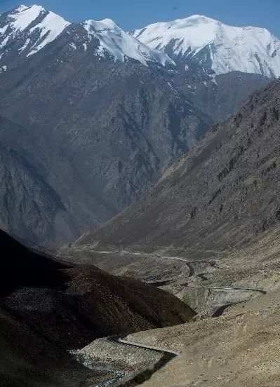 新疆边陲线上的旷世美景!中国唯一白种人居住的小镇，走一步就出