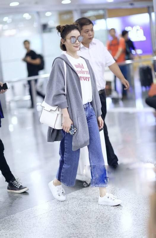 以为穿上“流行紫”就是梦幻少女？真想帮袁姗姗把袖子剪掉！