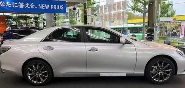  『尺寸』已经消失7年B级车，如今重返国内，配V6引擎后驱，有它不选3系