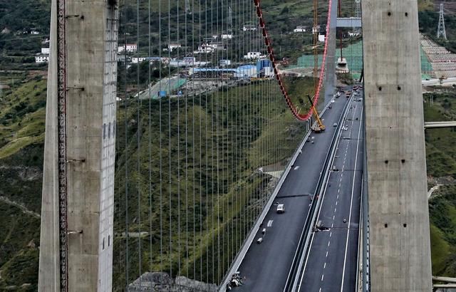 总投资超10亿！用70万吨混凝土6万公里长钢丝架起大西南超级工程