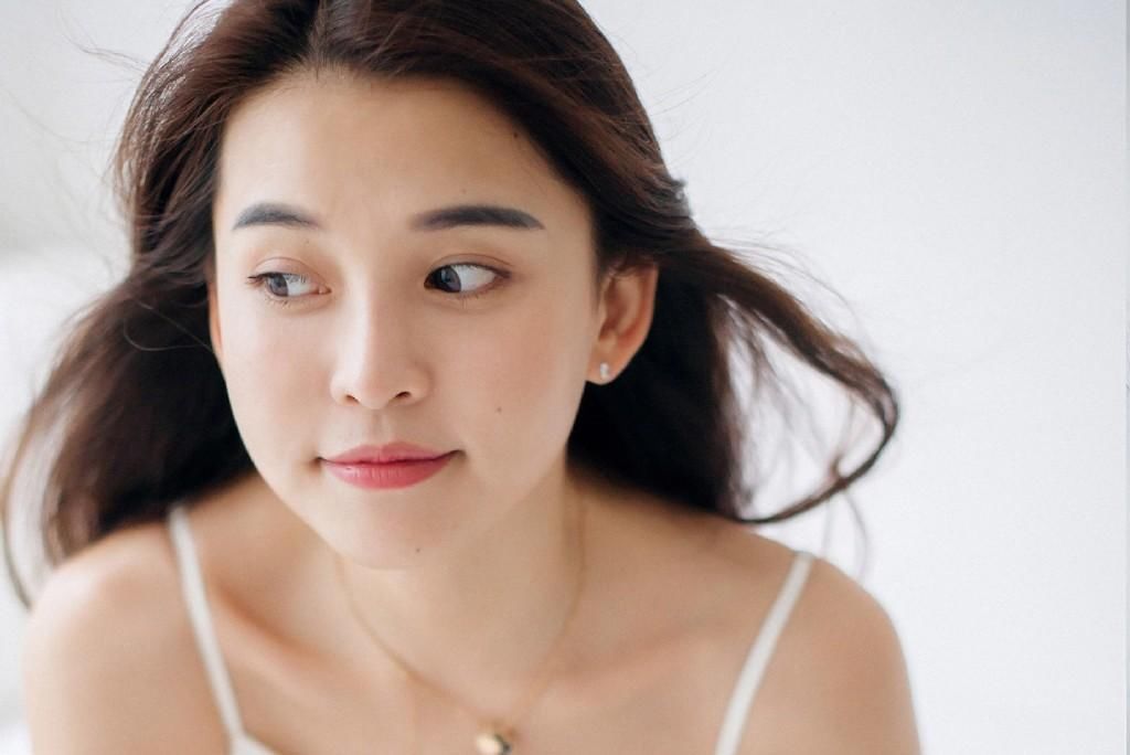 风情美女尤物吊带睡衣美女写真