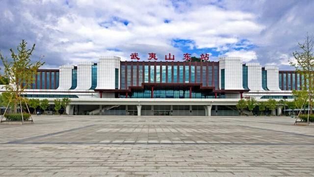 中国被称作“鬼东”的火车站，难怪游客提到它气的跺脚