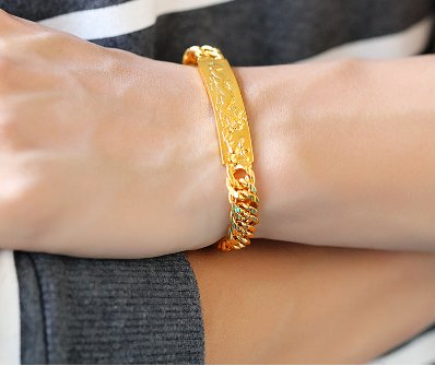 戴着粗硕“金链”的男人不一定是“土豪”，看完下图你就知道了