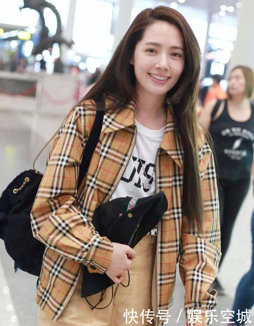 当34的郭碧婷与39的陈乔恩撞衫,年龄只差5岁,视觉效果竟这么大