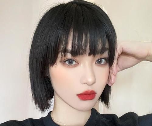  「女生」脸胖的女生适合剪什么发型 这些修饰脸型的发型太赞了