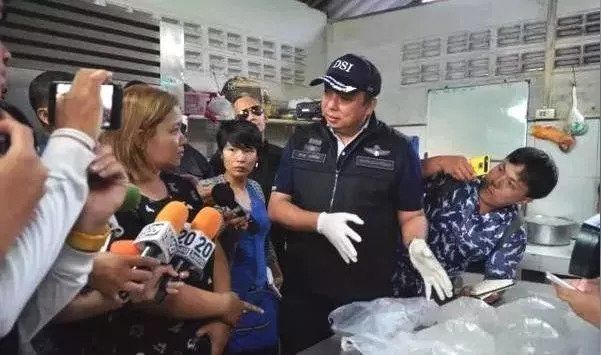 坑完中国游客，外国人这样说:反正他们人傻钱多，太好骗!